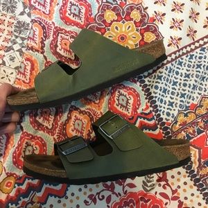 Arizona Vegan Birkenstock in Olive